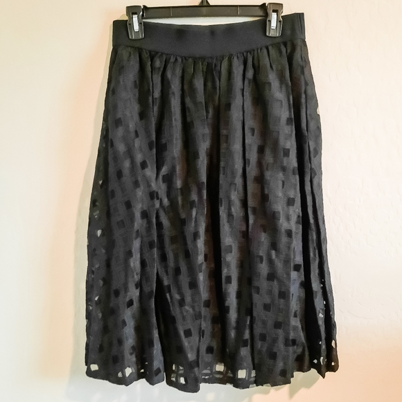 BCBGENERATION geometric black lace elastic skirt - Picture 4 of 4
